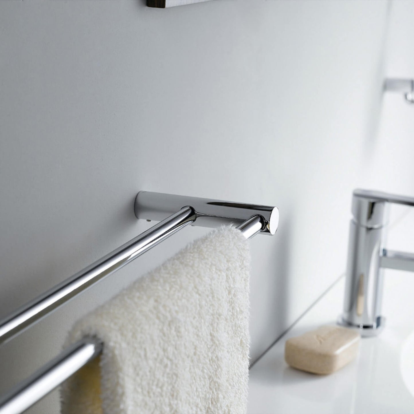Renior Space-Saving Brass Towel Bar AA090055