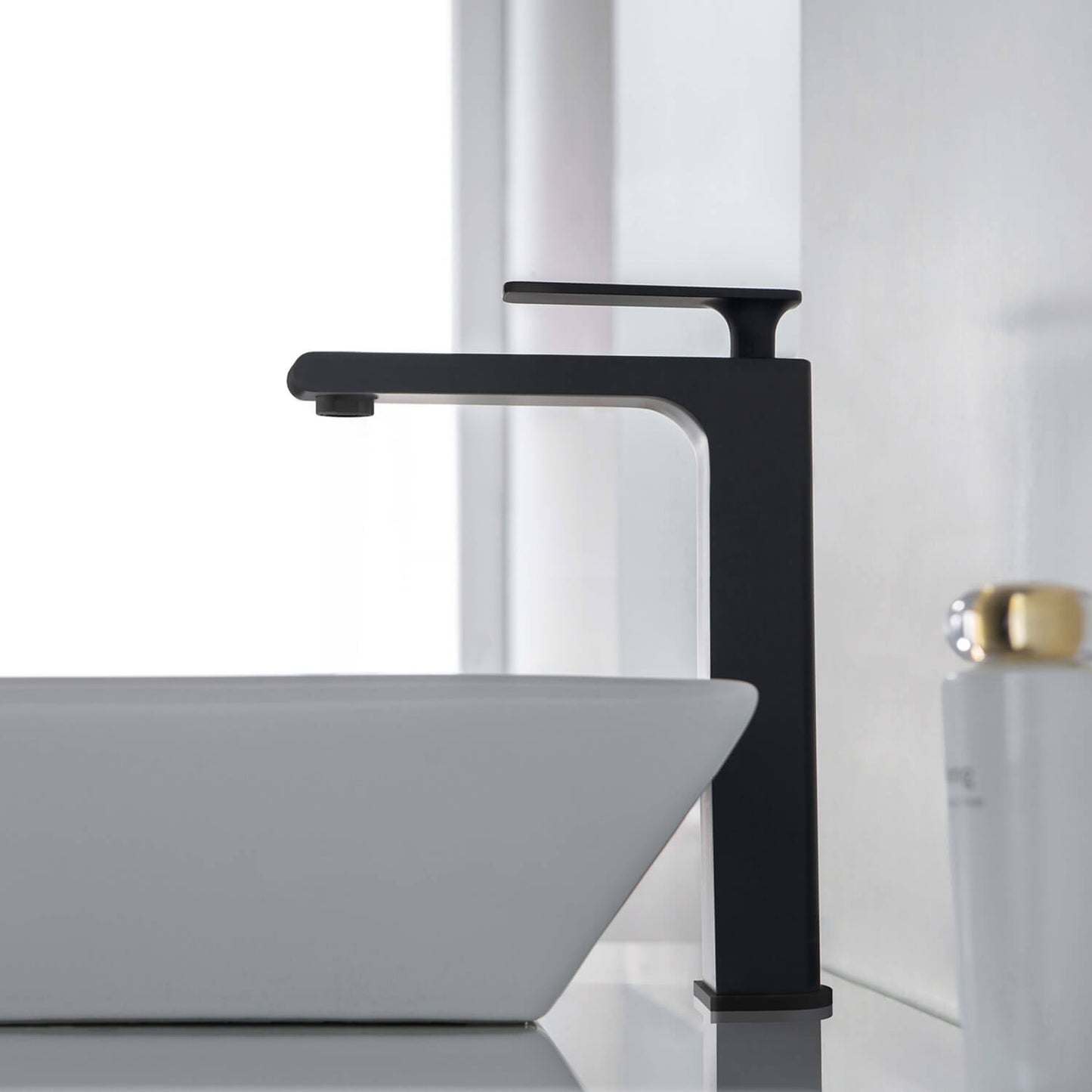 Elate Vessel sink faucet AT020012