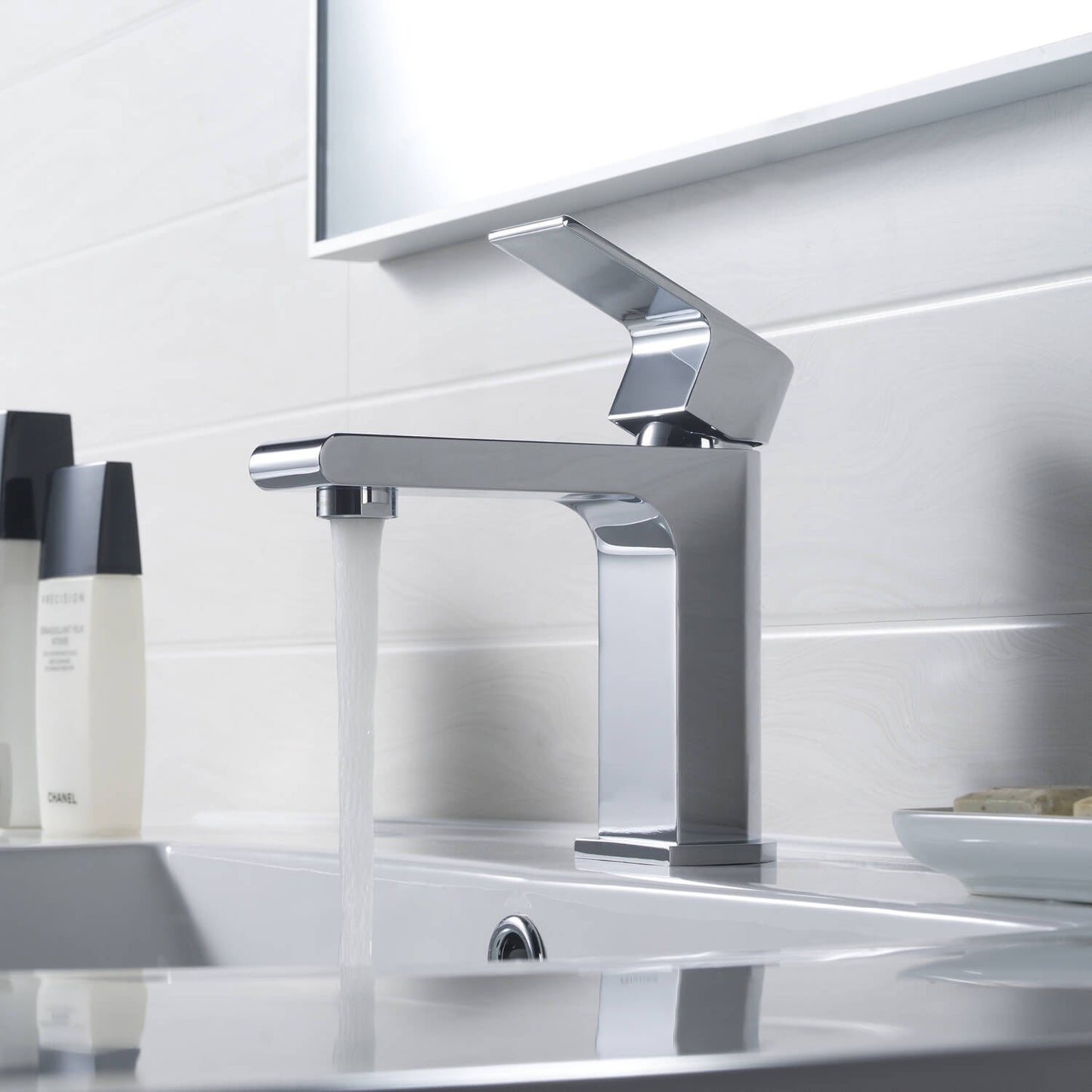 Blaze Single hole basin faucet AT010011