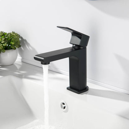 Blaze Single hole basin faucet AT010011