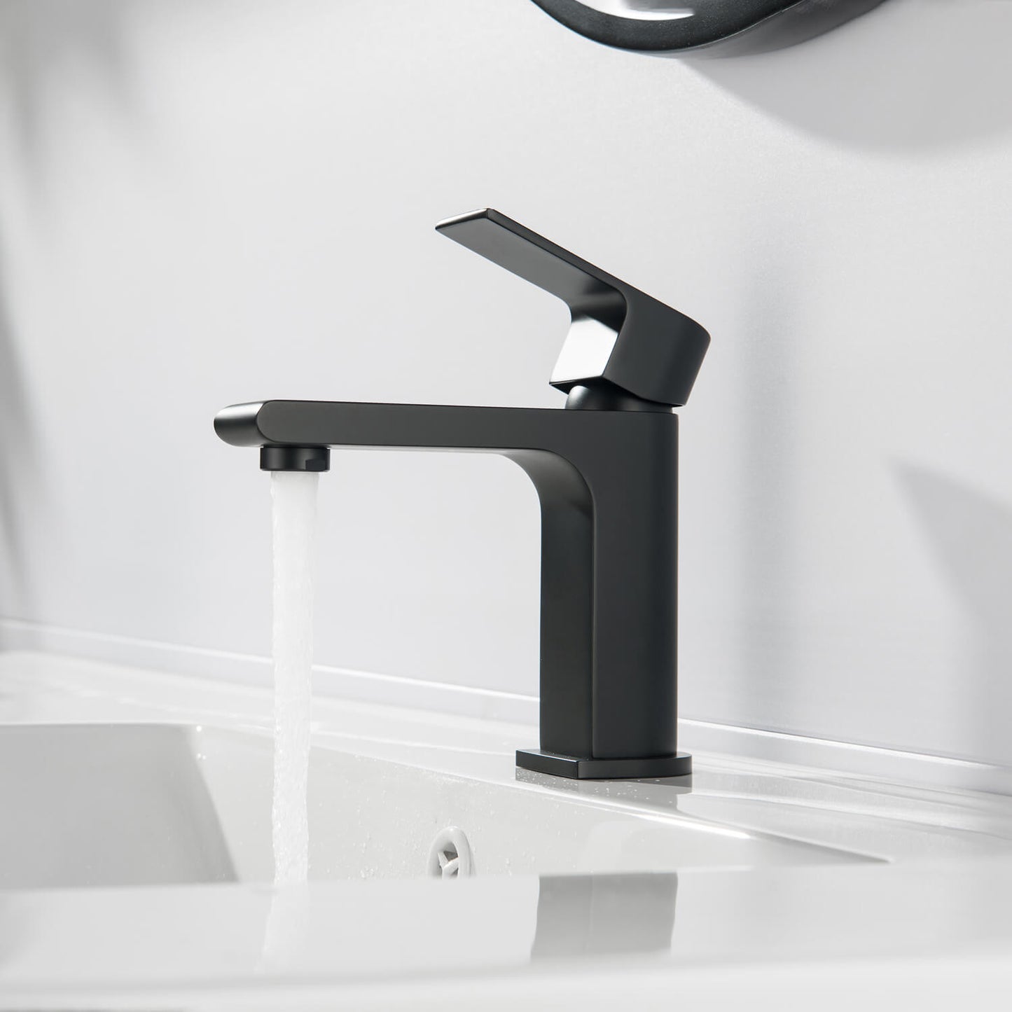 Blaze Single hole basin faucet AT010011