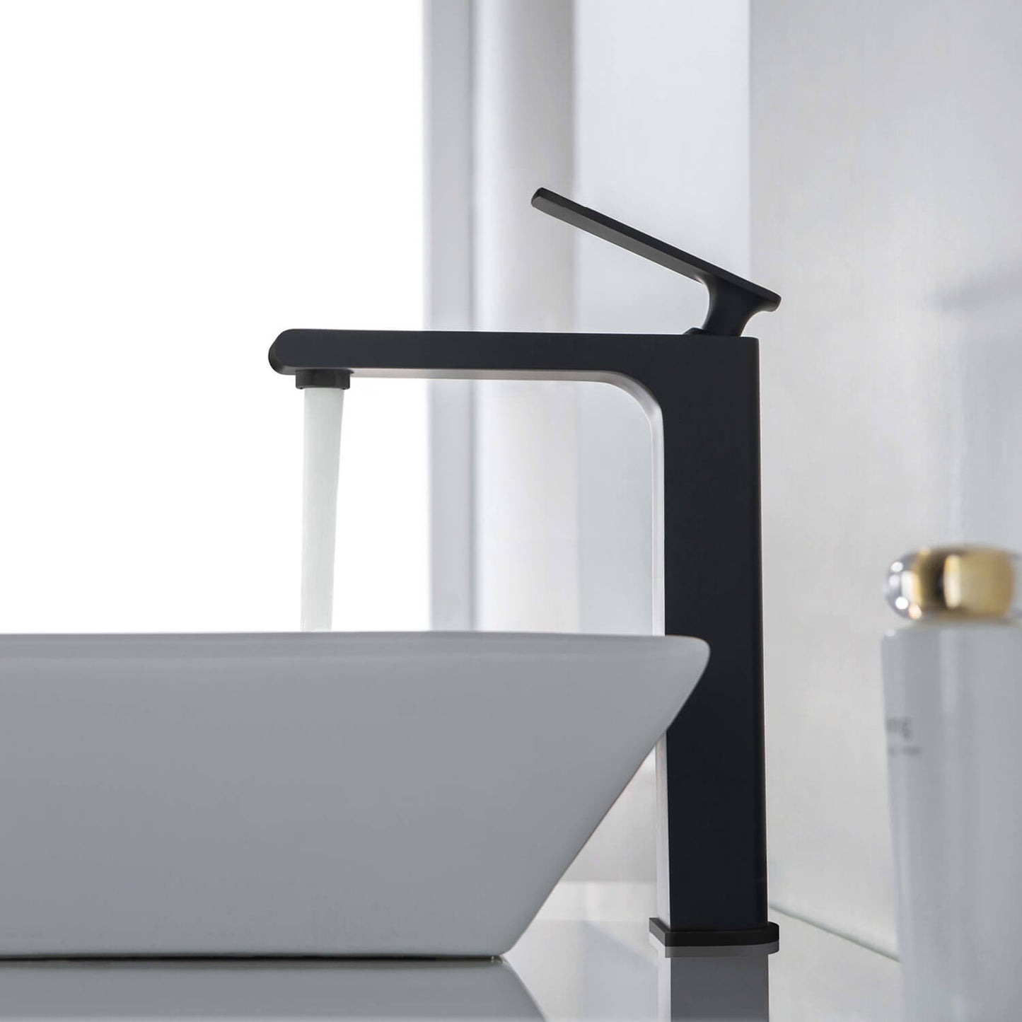Elate Vessel sink faucet AT020012