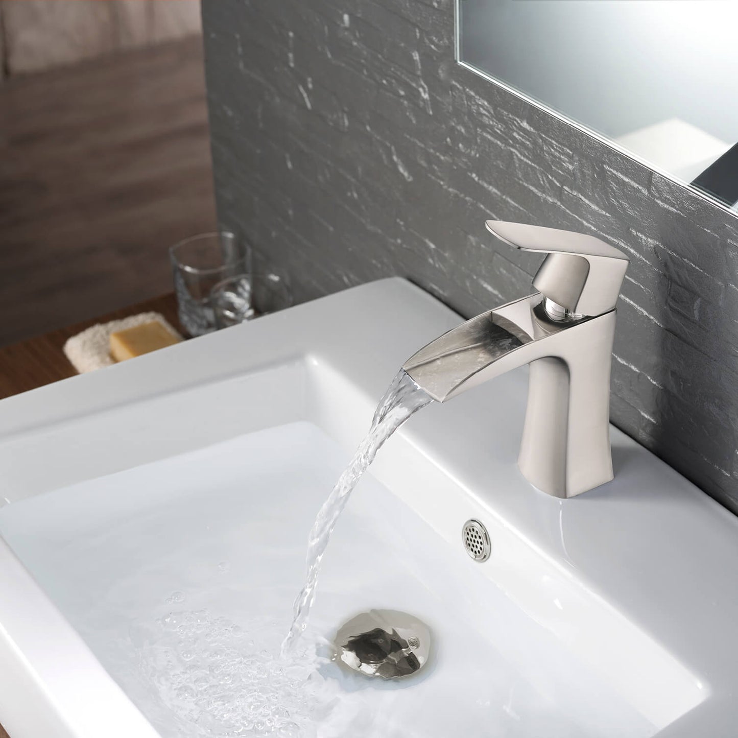 Cascade Single hole basin faucet AT030011