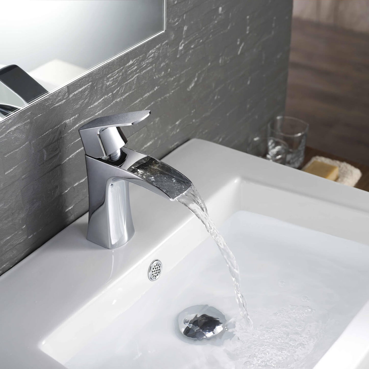 Cascade Single hole basin faucet AT030011