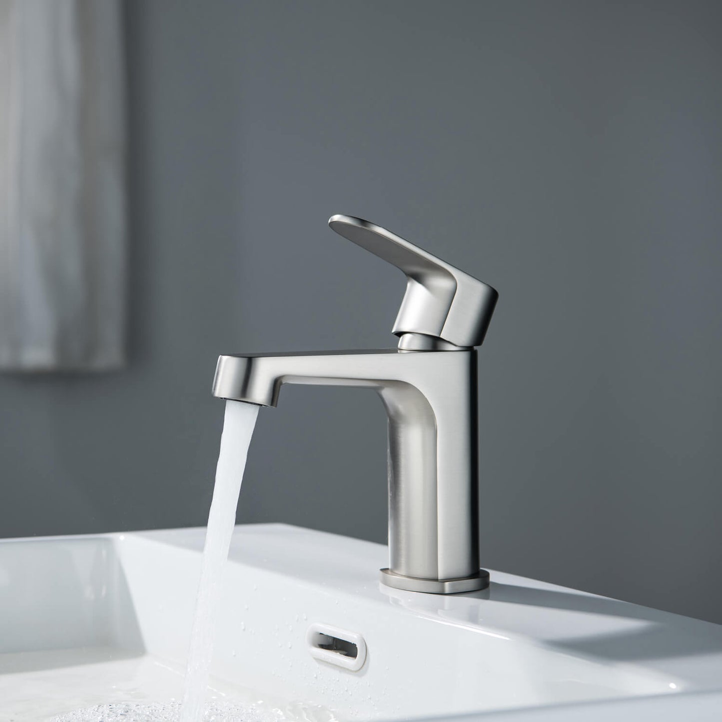 Tender Single hole basin faucet AT040011
