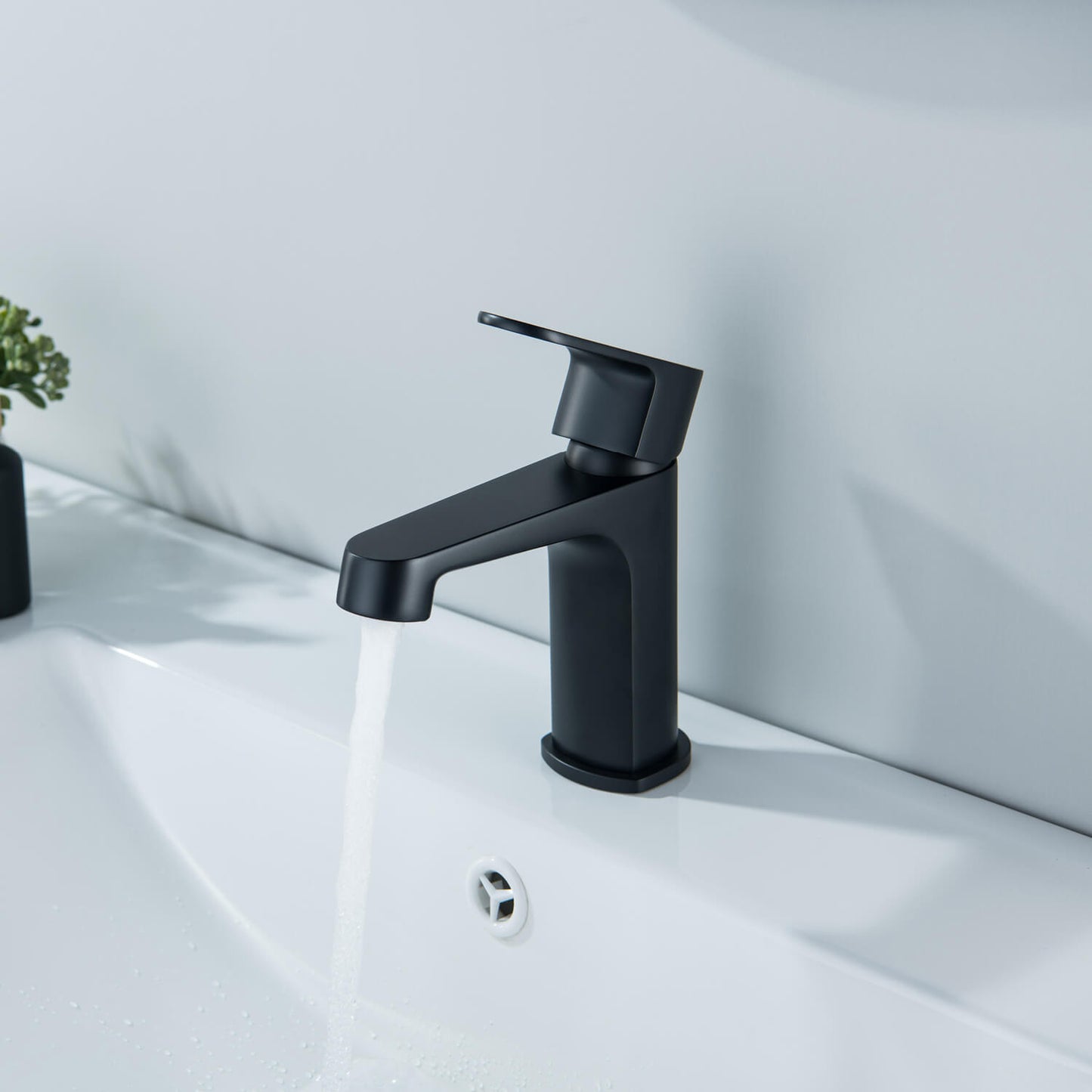 Tender Single hole basin faucet AT040011