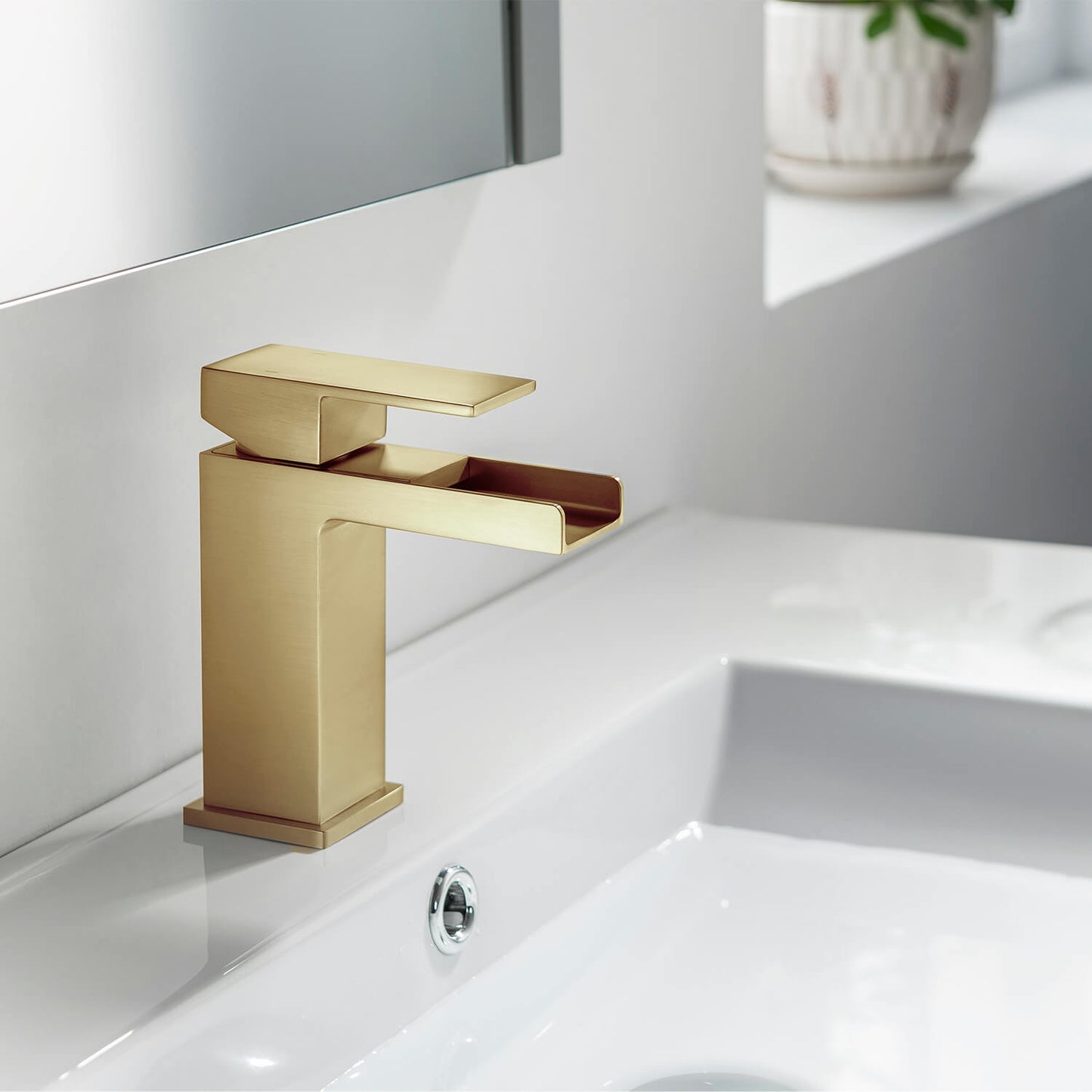 Waterfall Single hole basin faucet AT070011