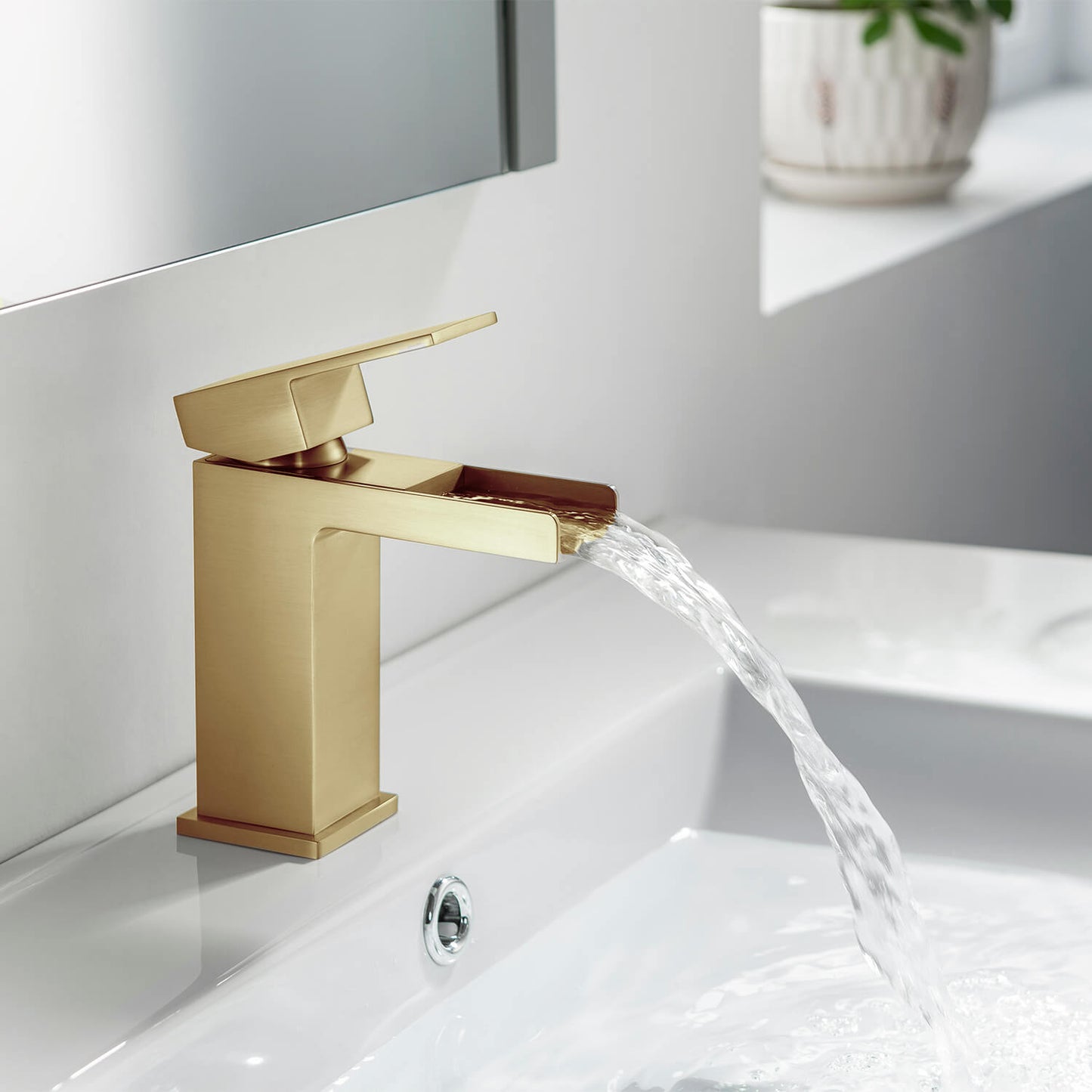 Waterfall Single hole basin faucet AT070011