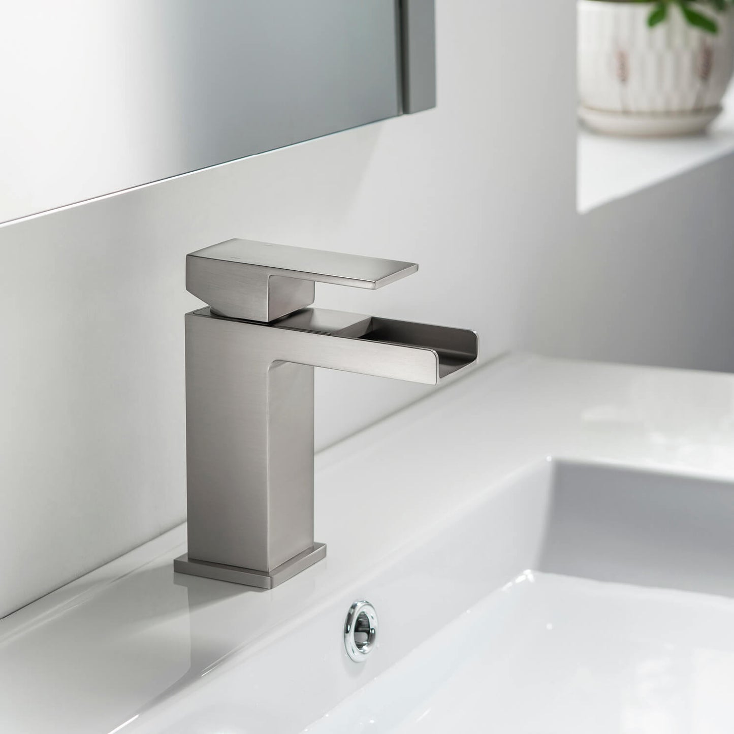 Waterfall Single hole basin faucet AT070011