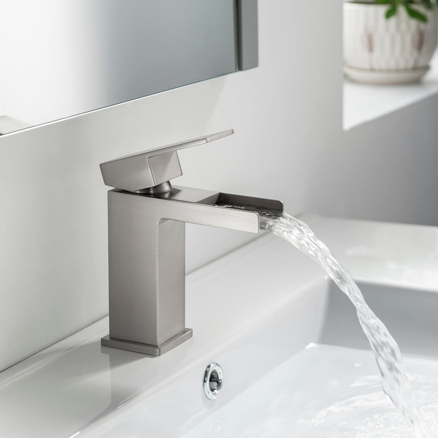 Waterfall Single hole basin faucet AT070011