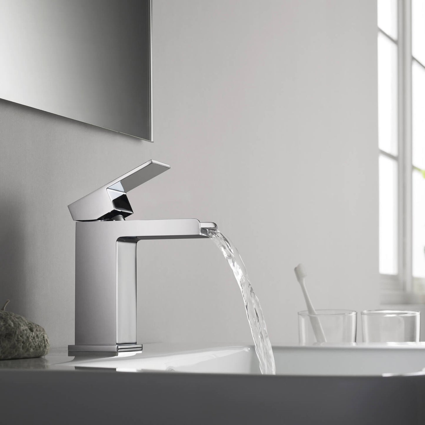 Waterfall Single hole basin faucet AT070011