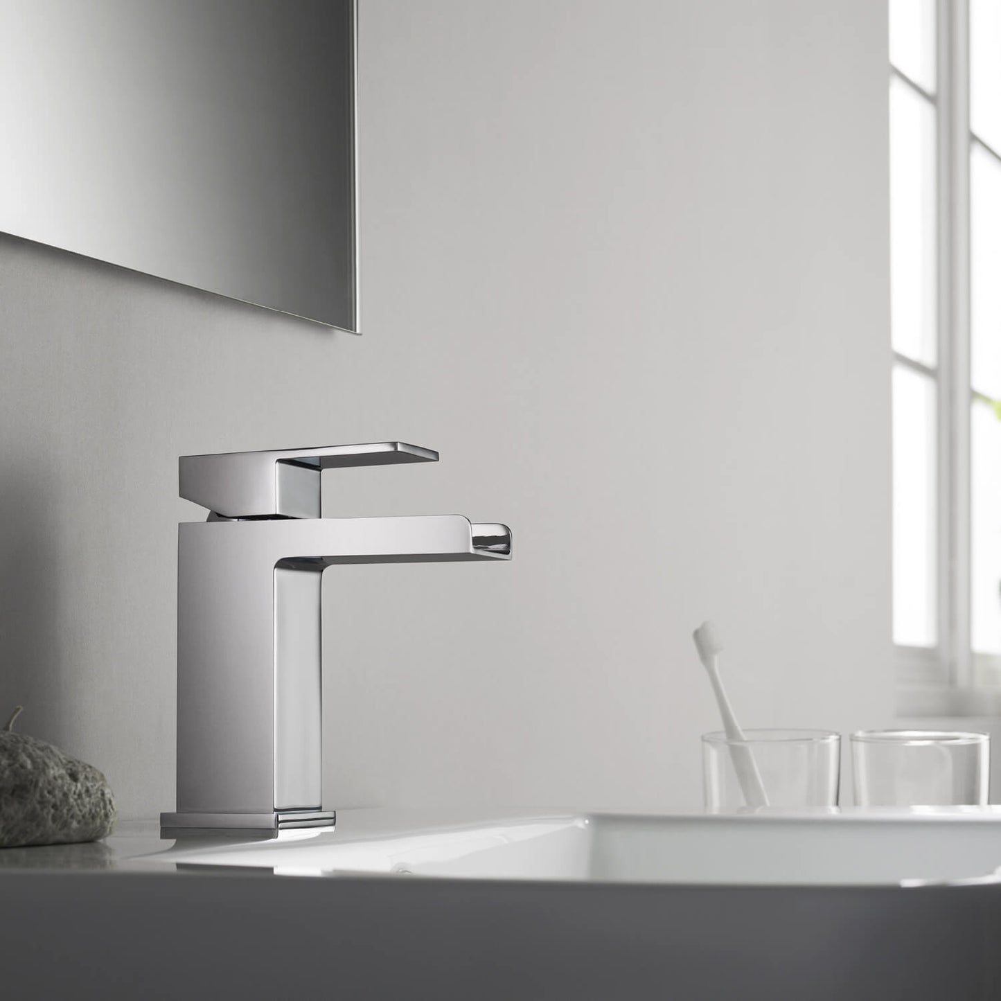 Waterfall Single hole basin faucet AT070011