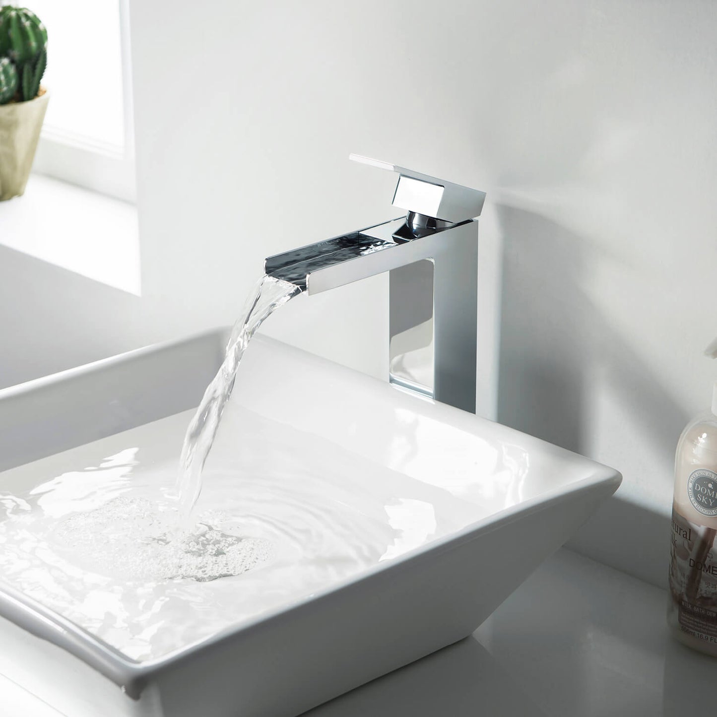 Waterfall Single hole vessel faucet AT070012