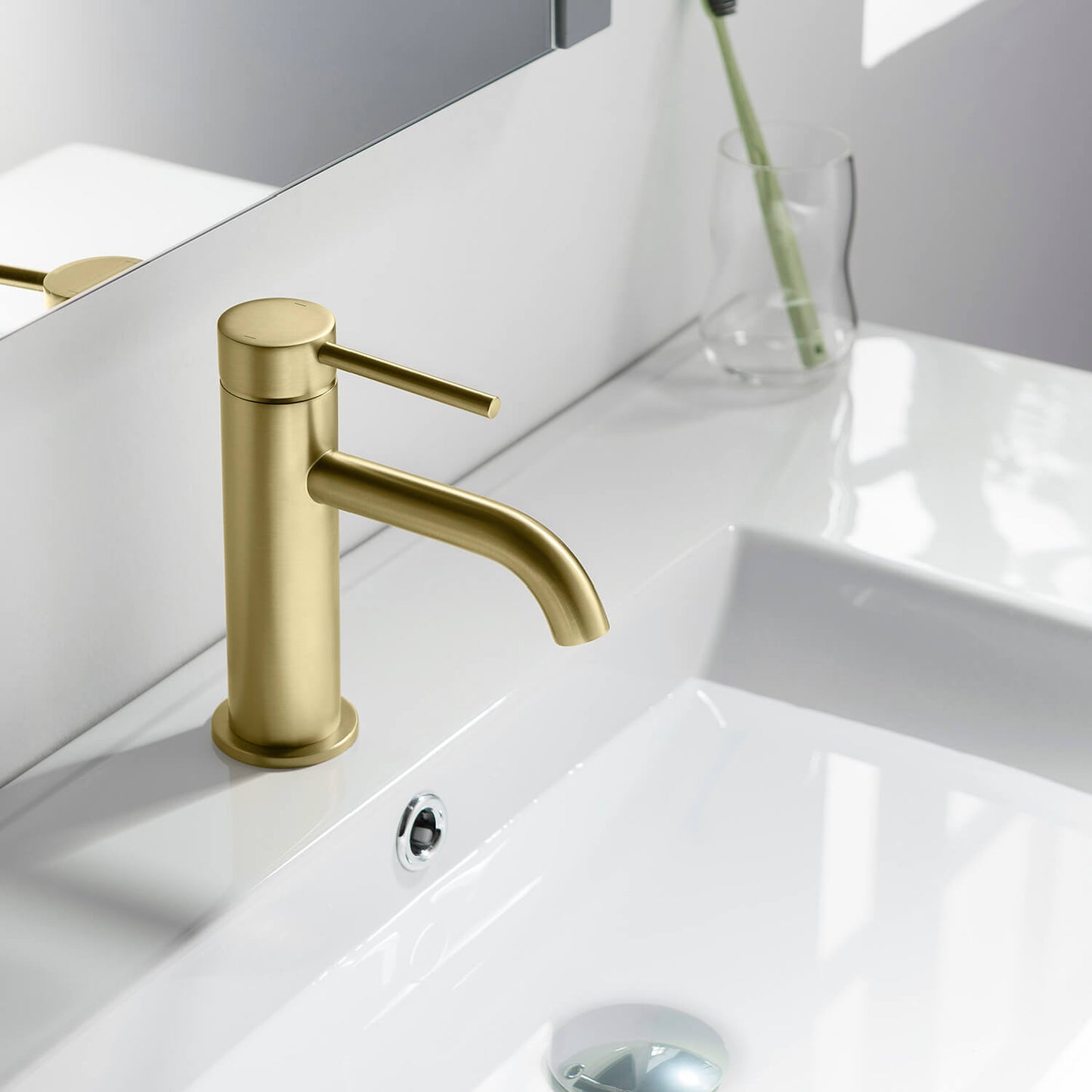 Circular Single hole basin faucet AT090111