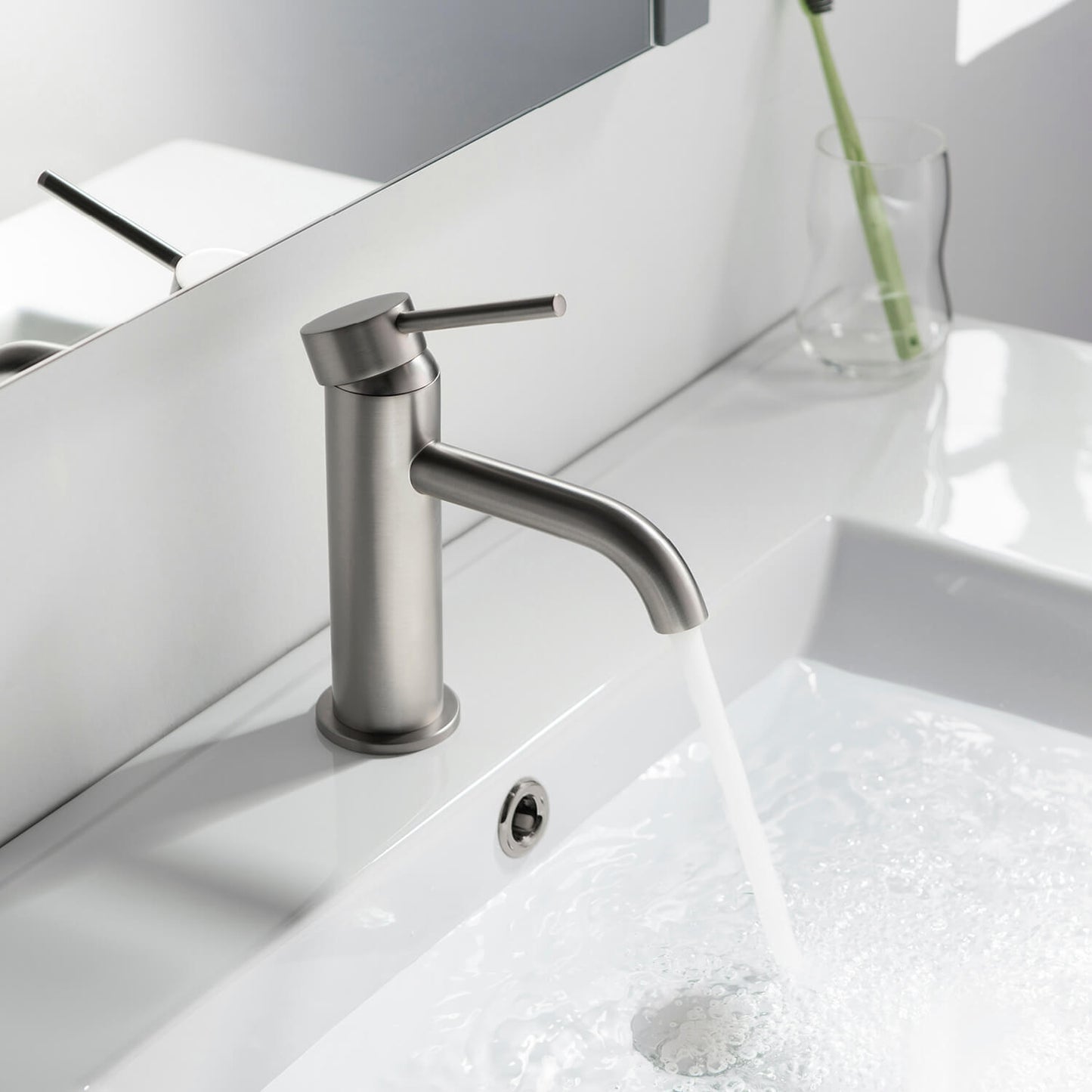 Circular Single hole basin faucet AT090111