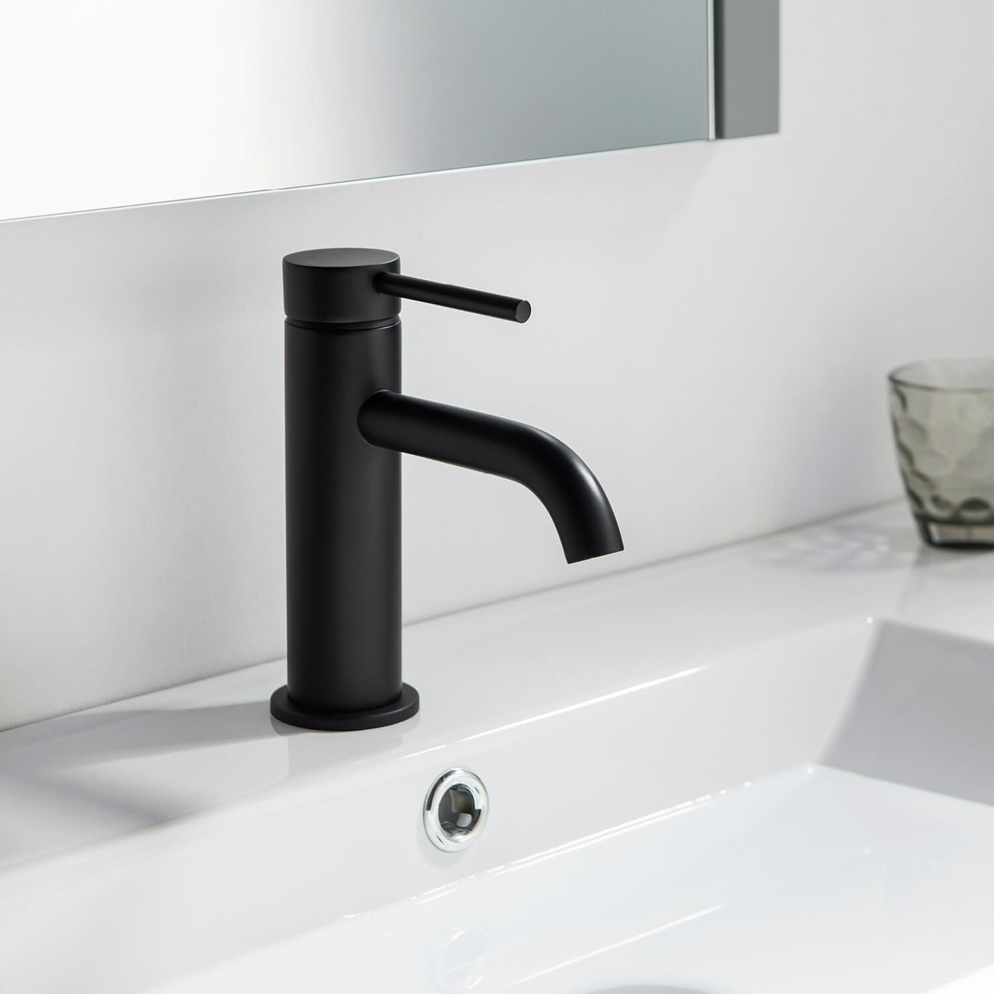 Circular Single hole basin faucet AT090111