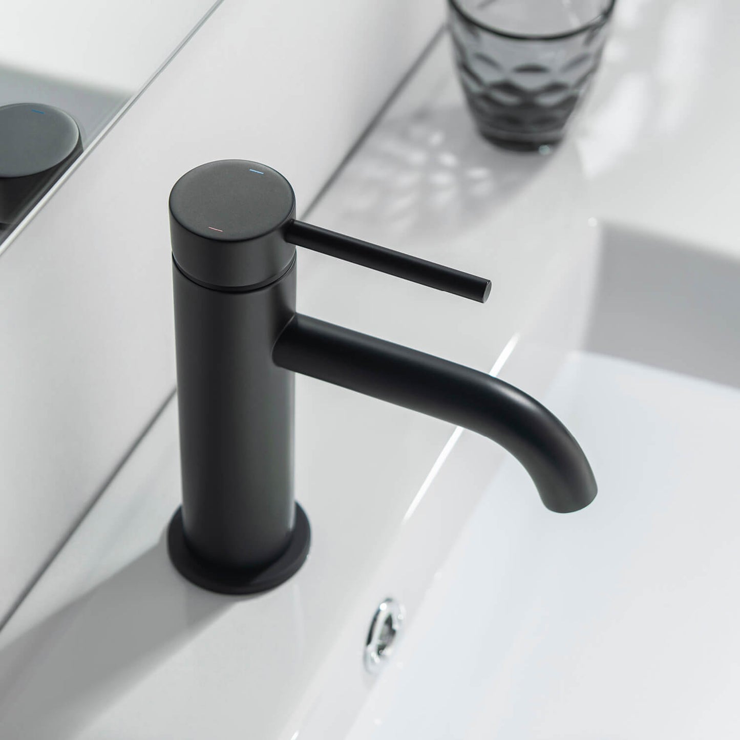 Circular Single hole basin faucet AT090111