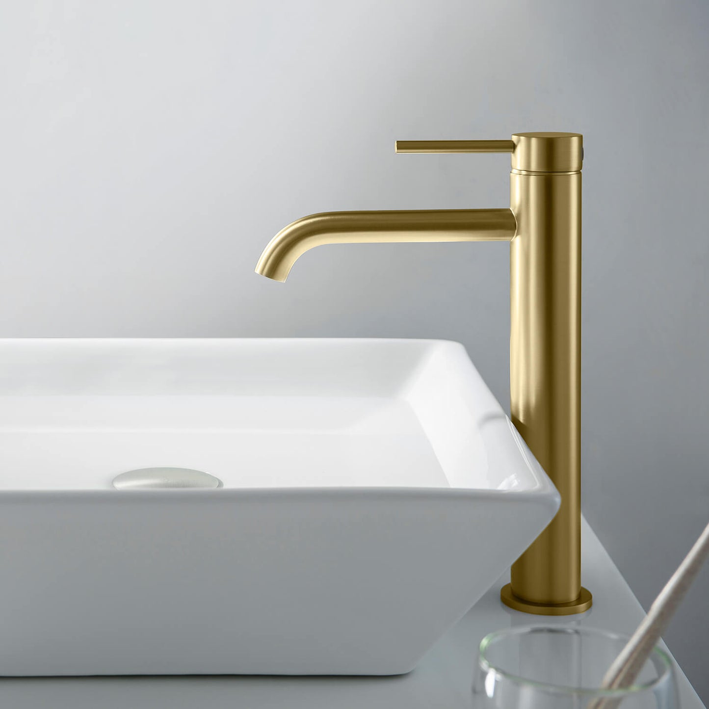 Circular Single hole vessel basin faucet AT090112