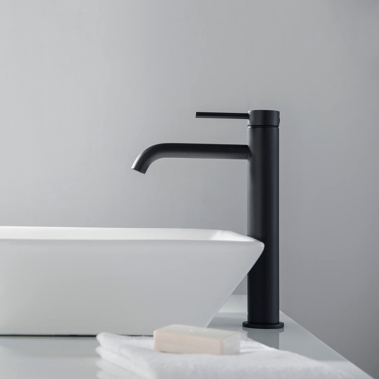 Circular Single hole vessel basin faucet AT090112