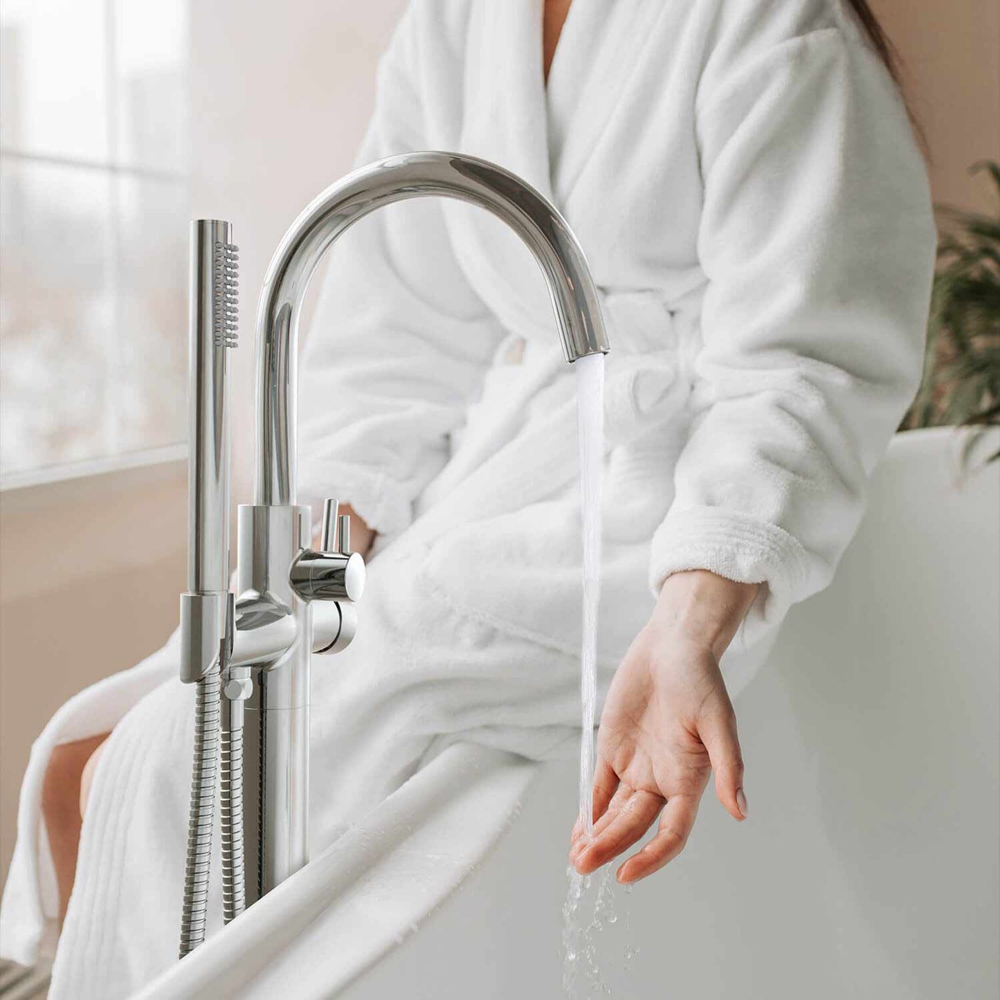 Aquavit Circular Freestanding Tub Faucet with high arc spout TF0903011