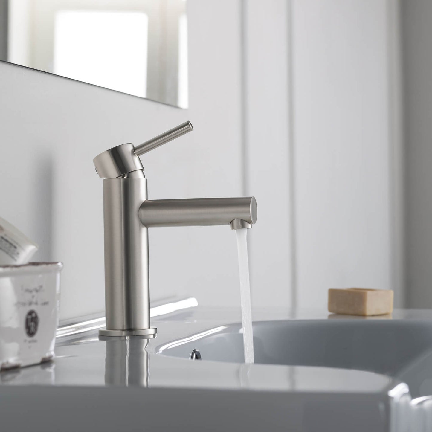 Circular Single hole basin faucet AT090211