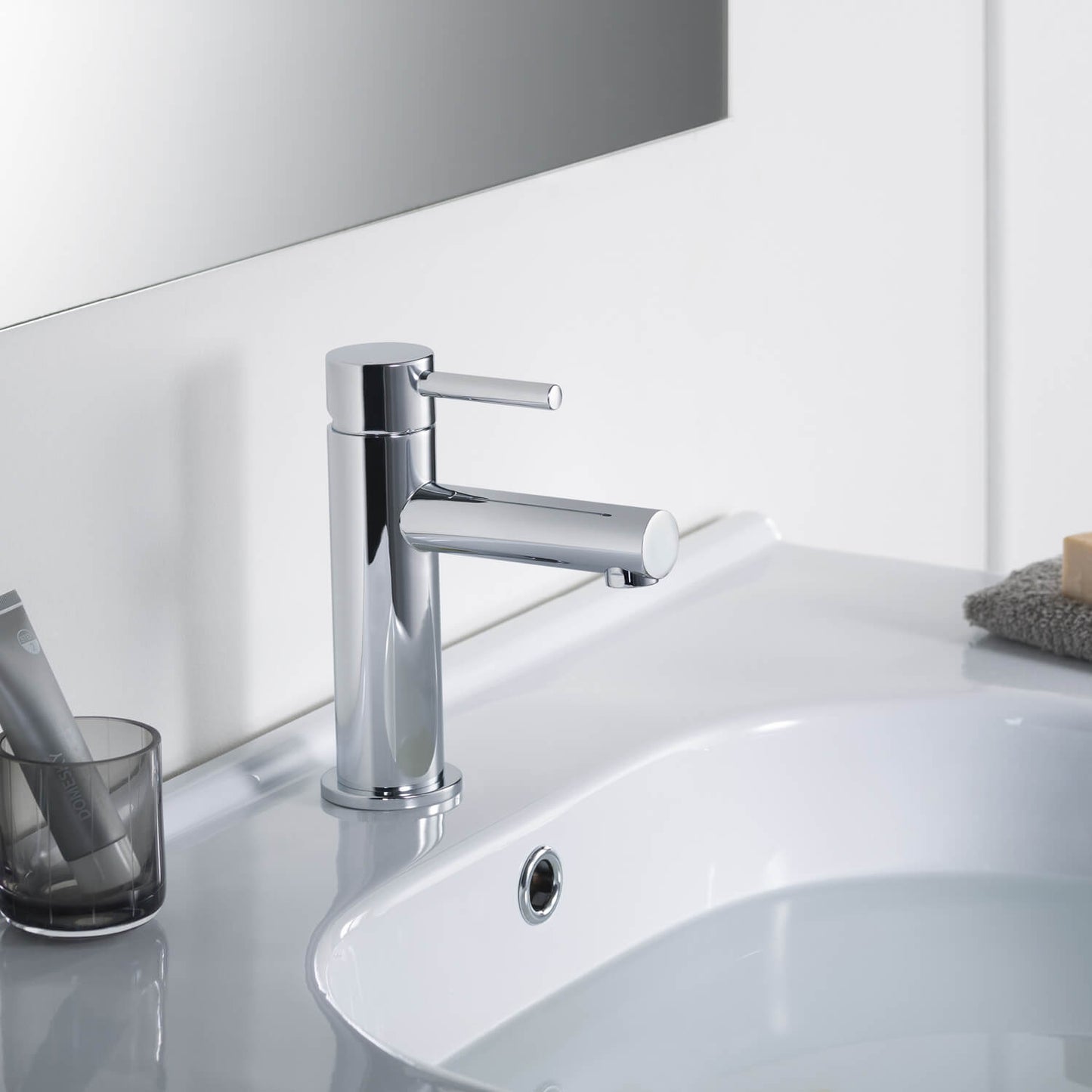 Circular Single hole basin faucet AT090211