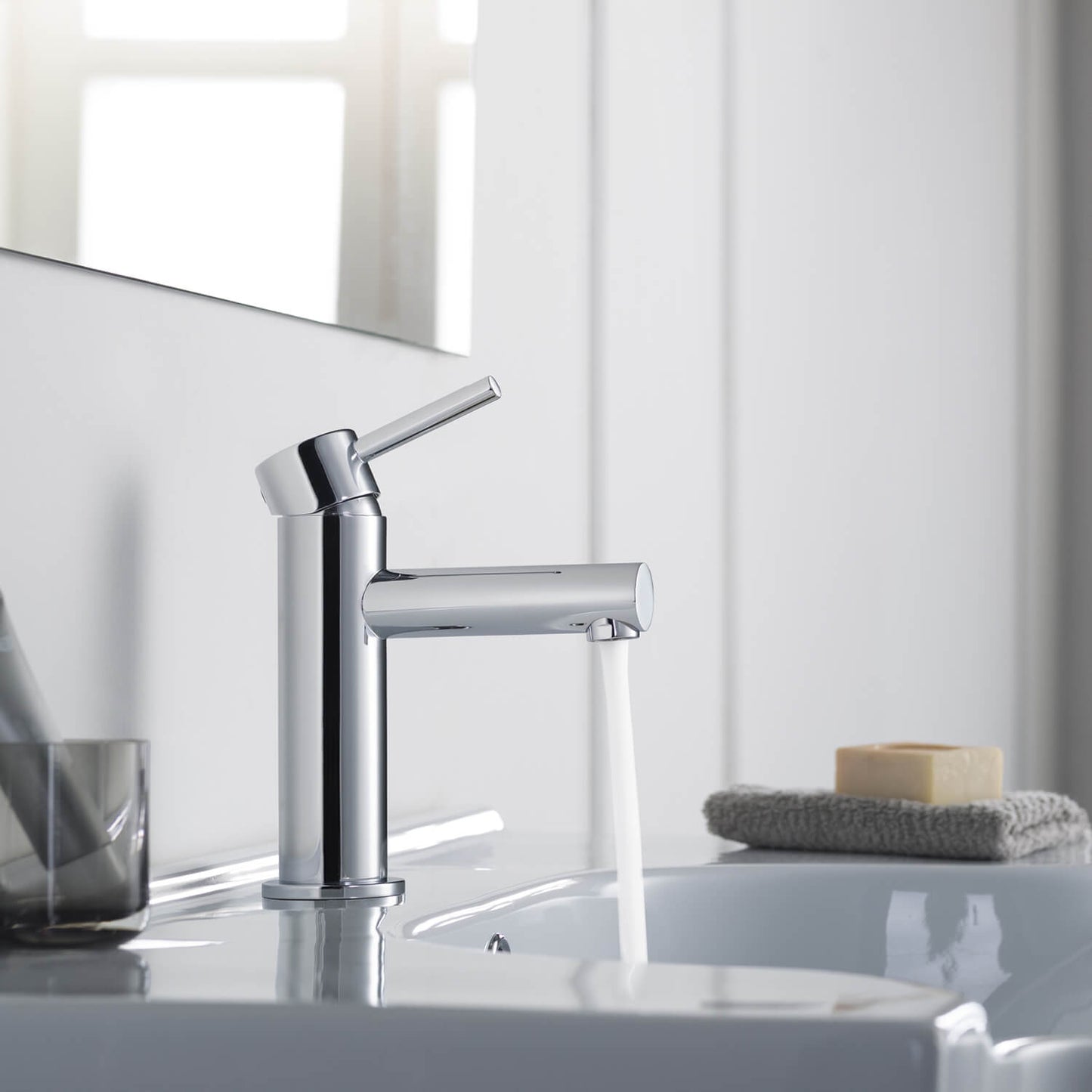 Circular Single hole basin faucet AT090211