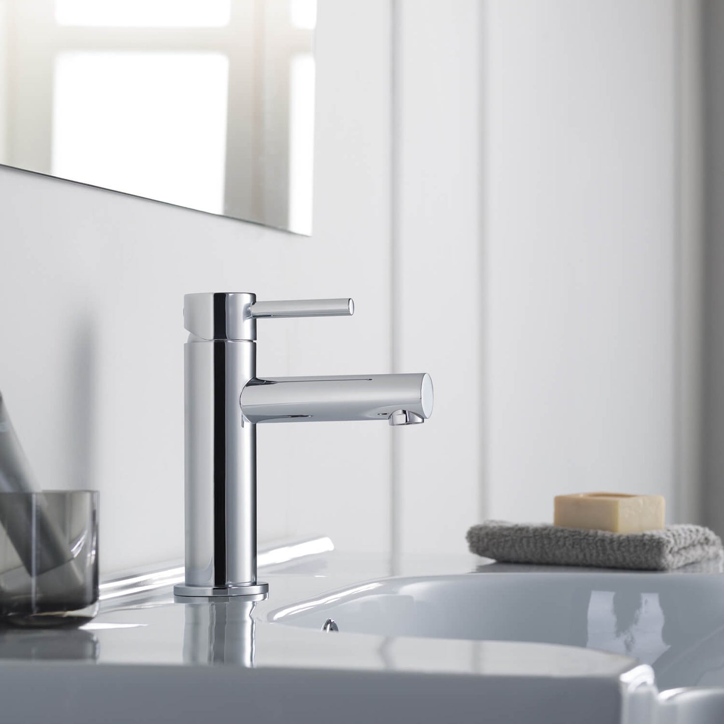 Circular Single hole basin faucet AT090211