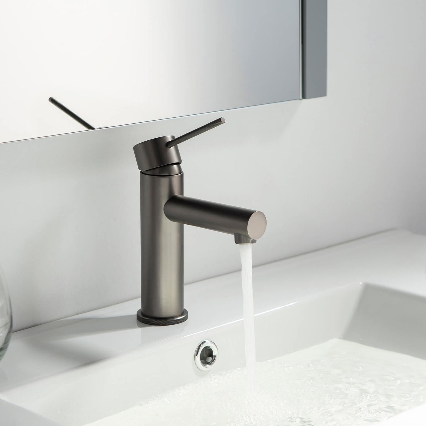 Circular Single hole basin faucet AT100211