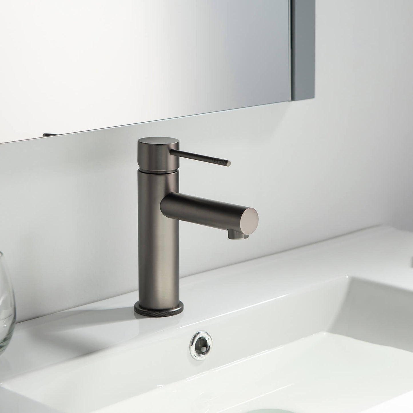 Circular Single hole basin faucet AT100211