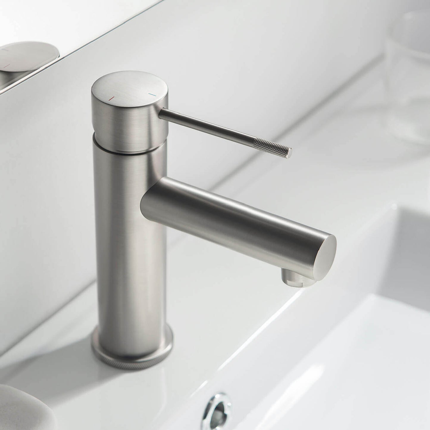 Circular Single hole basin faucet AT100211