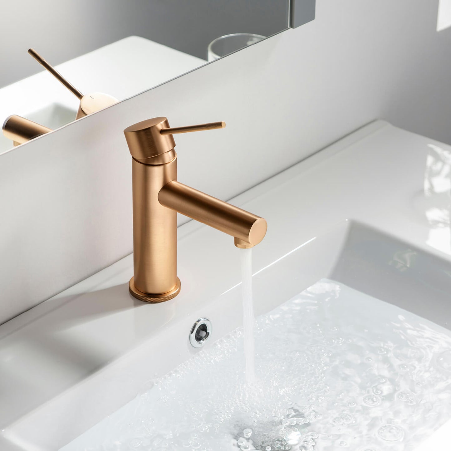 Circular Single hole basin faucet AT100211
