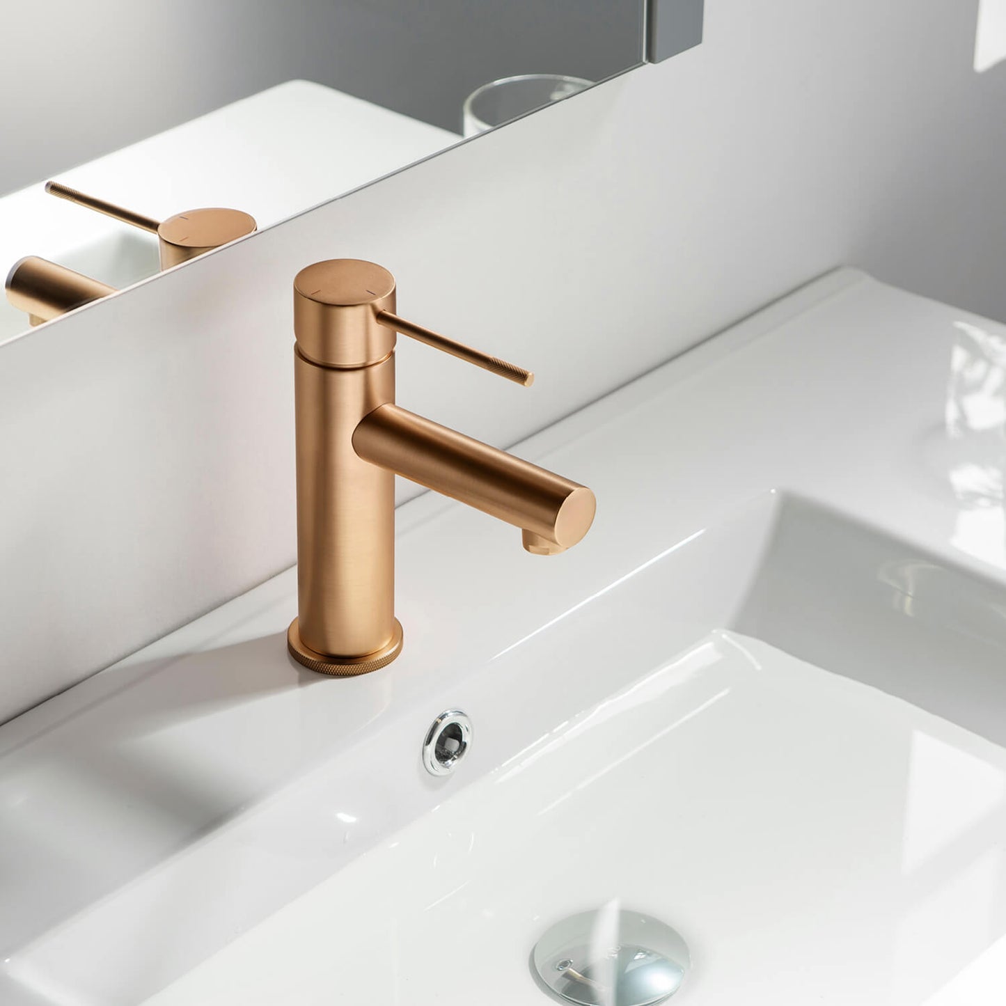 Circular Single hole basin faucet AT100211