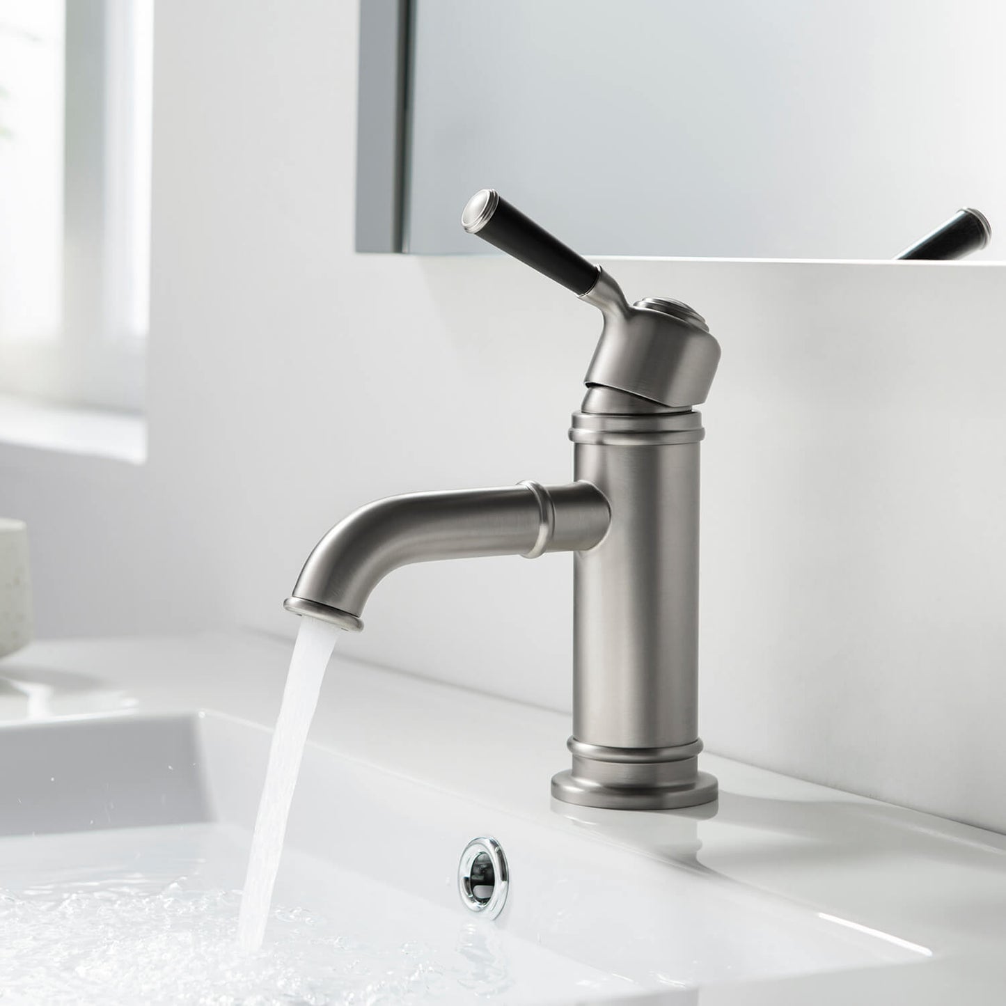 Victoria Single hole basin faucet AT150011