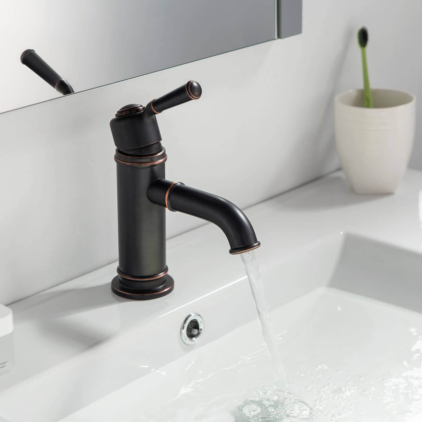 Victoria Single hole basin faucet AT150011