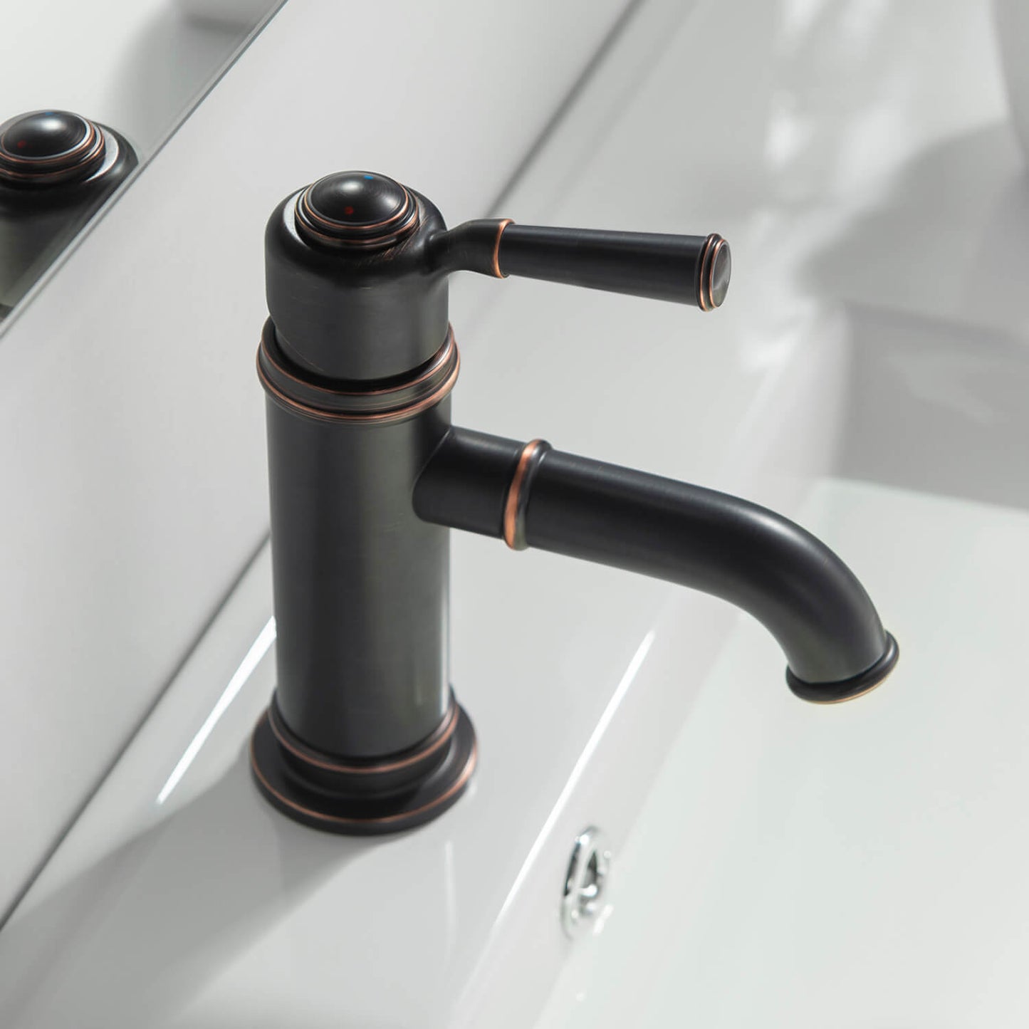 Victoria Single hole basin faucet AT150011