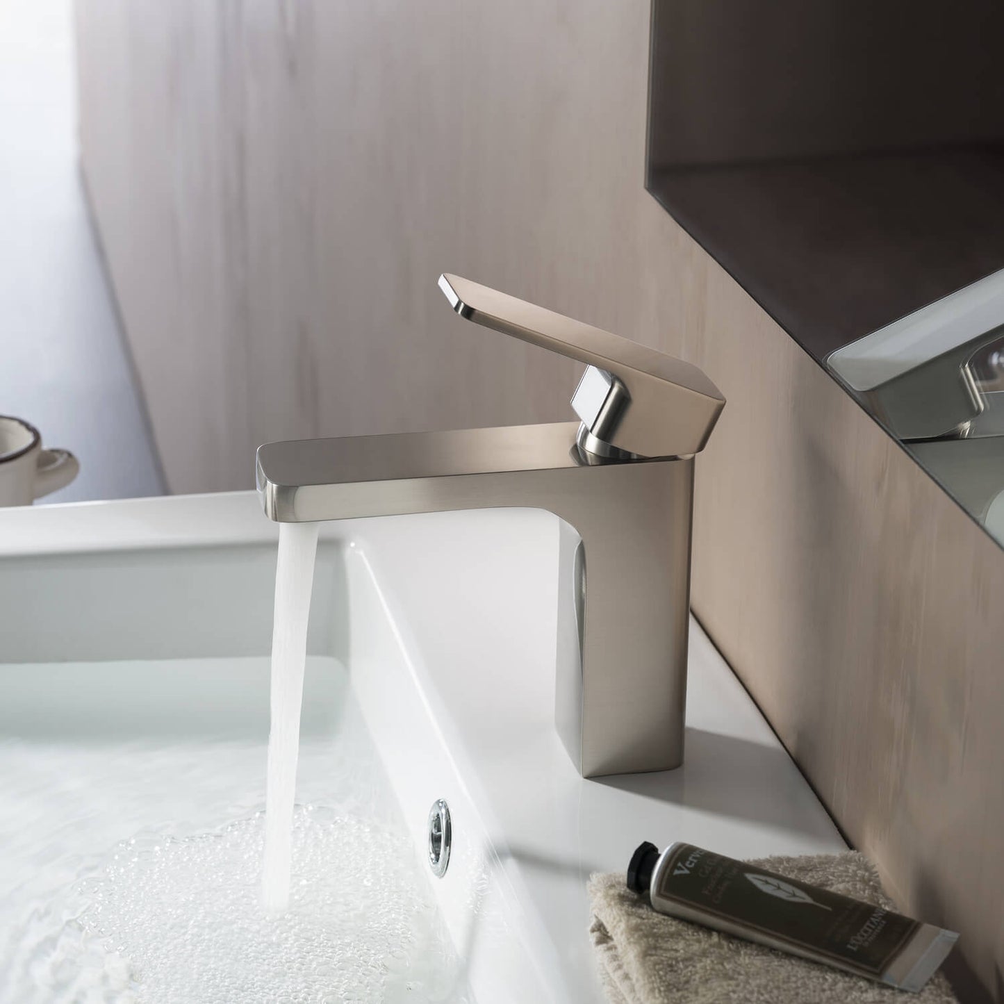 Infinity single handle basin faucet AT240011
