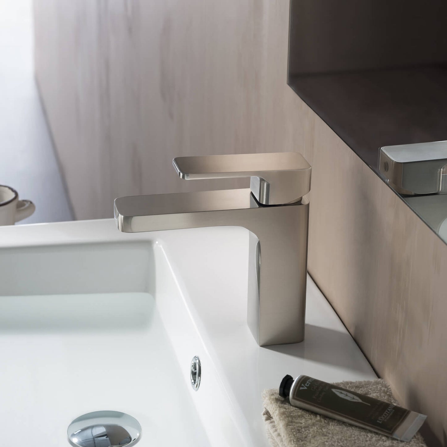 Infinity single handle basin faucet AT240011