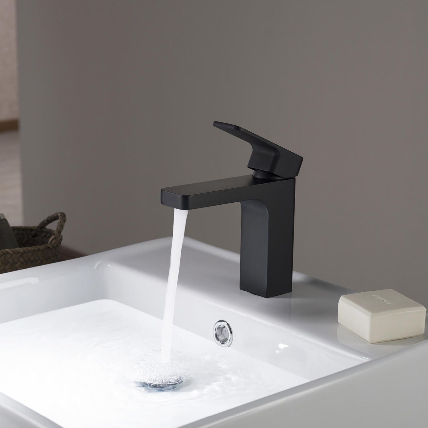 Infinity single handle basin faucet AT240011