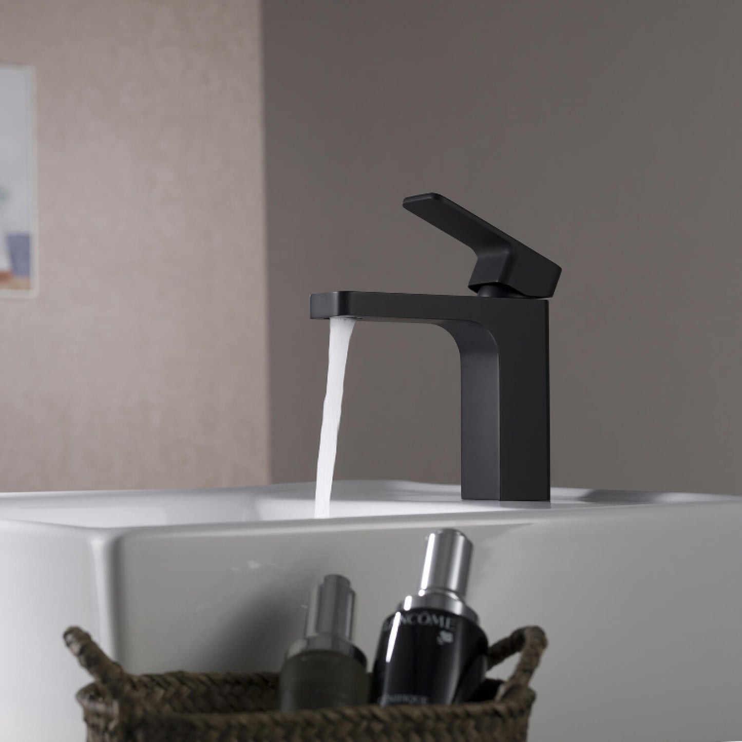Infinity single handle basin faucet AT240011
