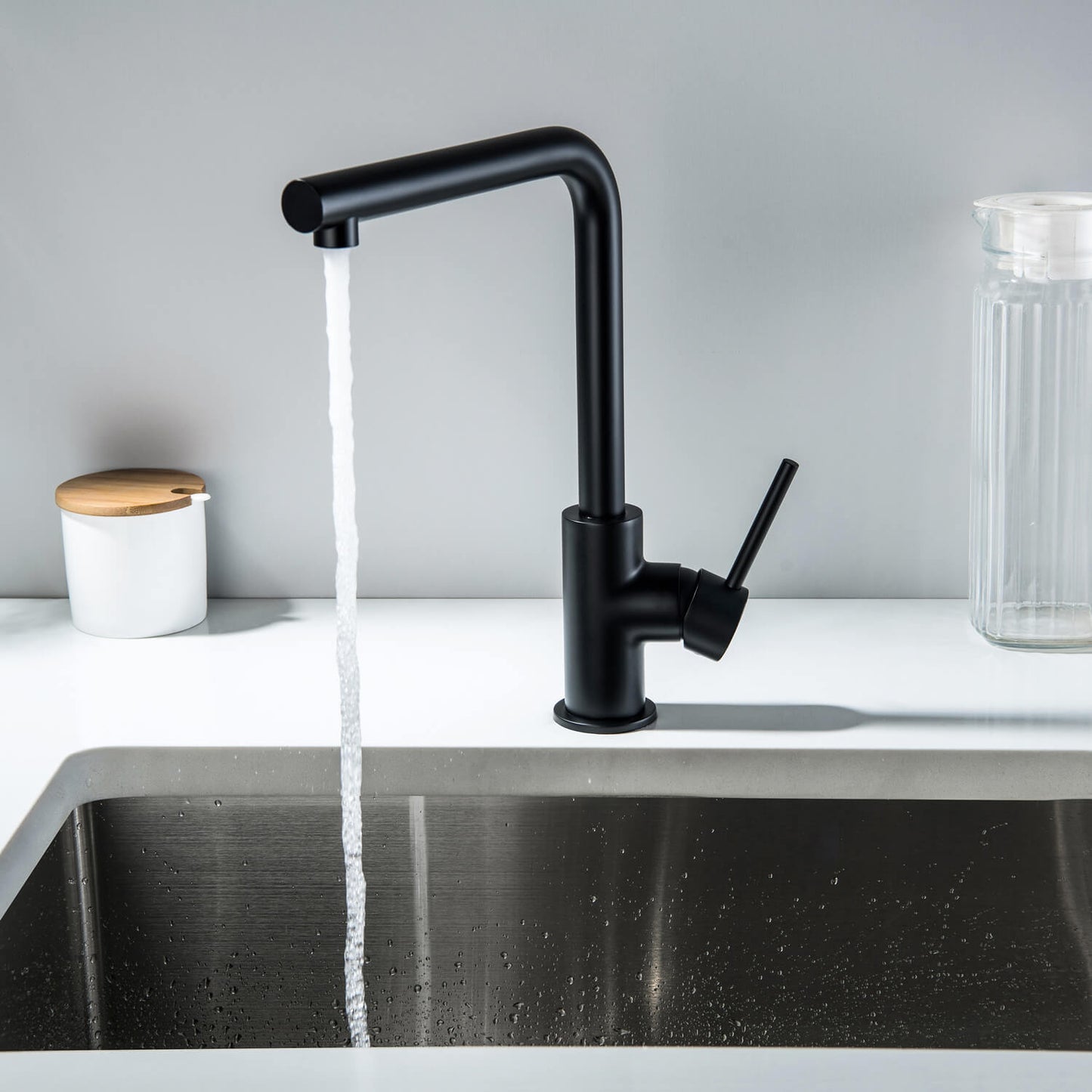 Modern Kitchen Faucets with Single Handle Design KF10002