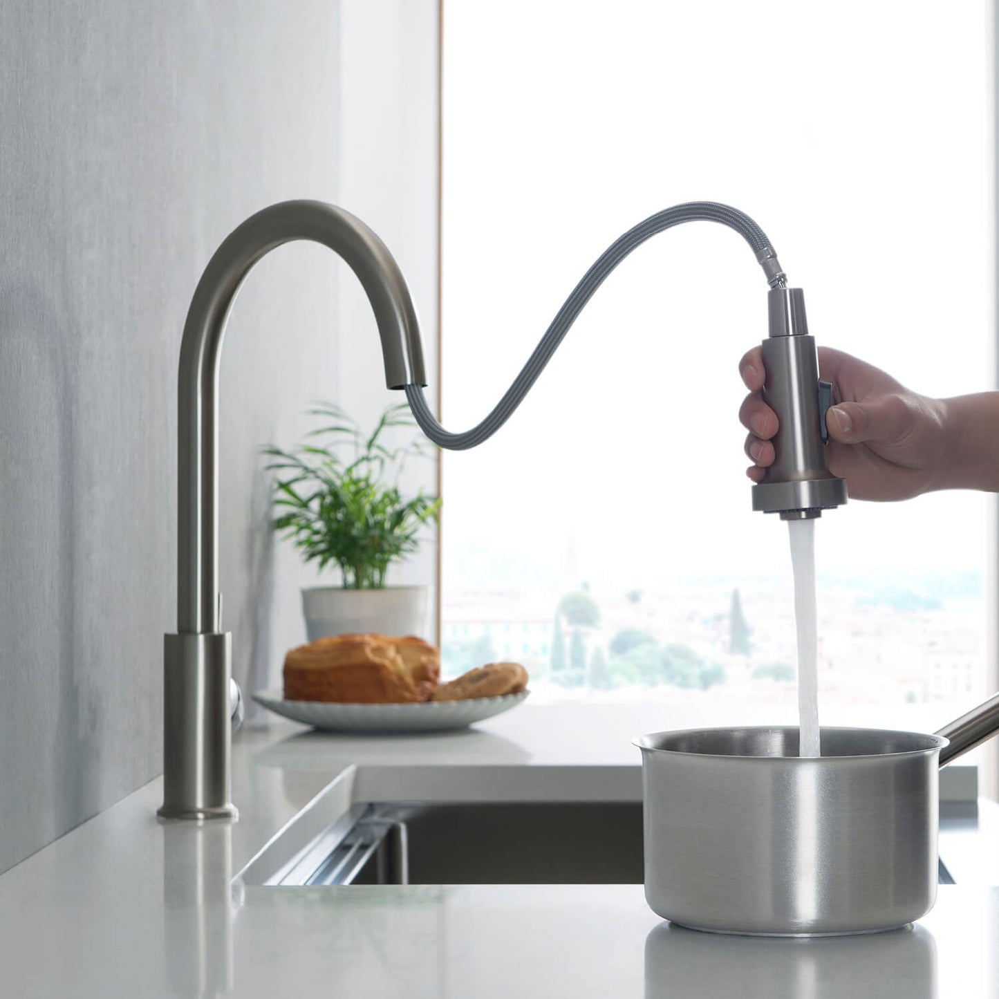 Durable Pull-Down Faucet for Kitchens KF10102