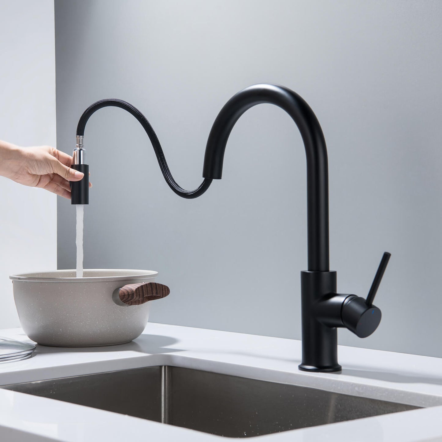 Modern Brass Kitchen Faucet with Pull-Out Hose KF10104