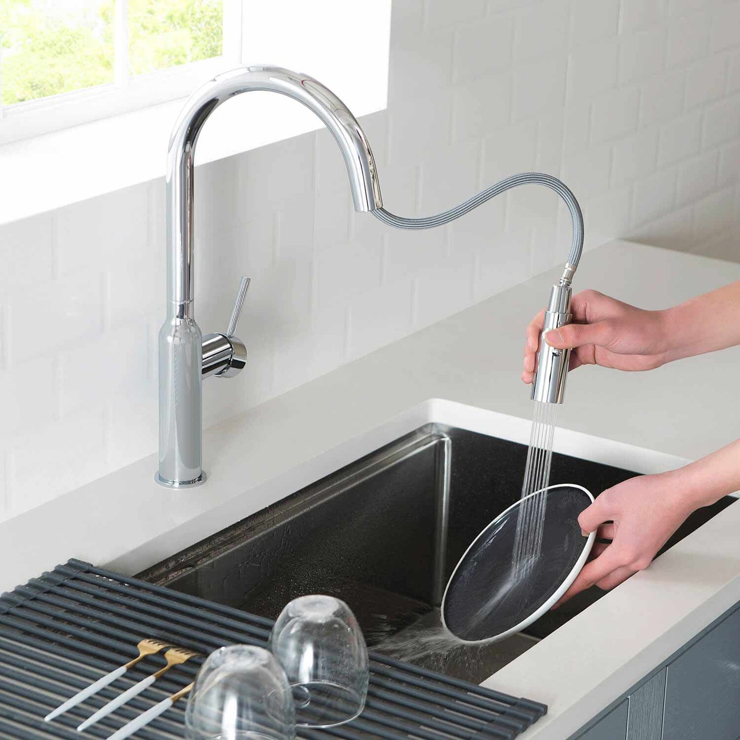 Single Handle Pull Down Kitchen Faucet with Sculptural Brass Body KF12101