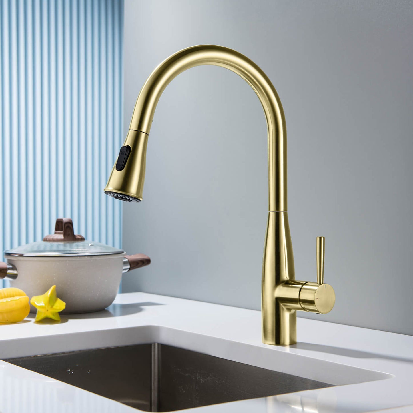 Modern Single Handle Pull-Down Kitchen Faucet with Magnetic Spray KF14101
