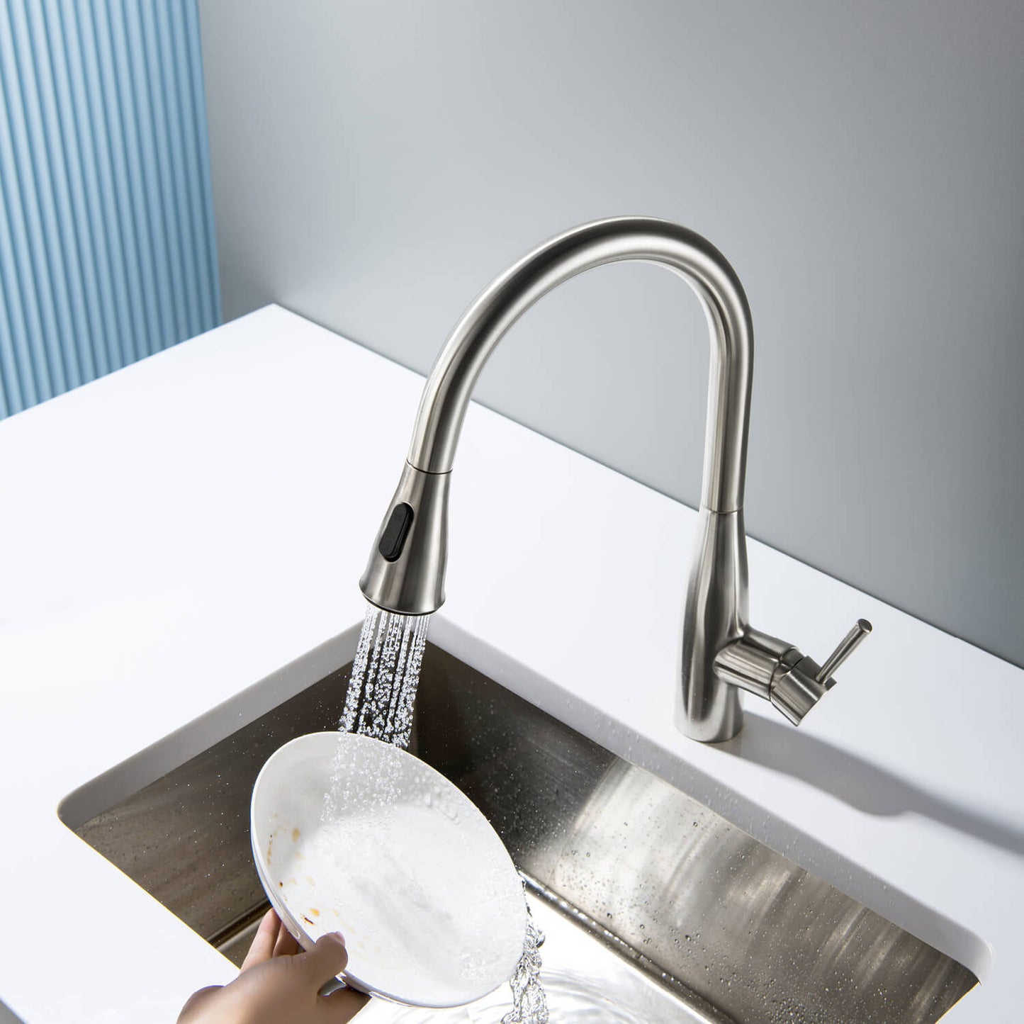 Modern Single Handle Pull-Down Kitchen Faucet with Magnetic Spray KF14101