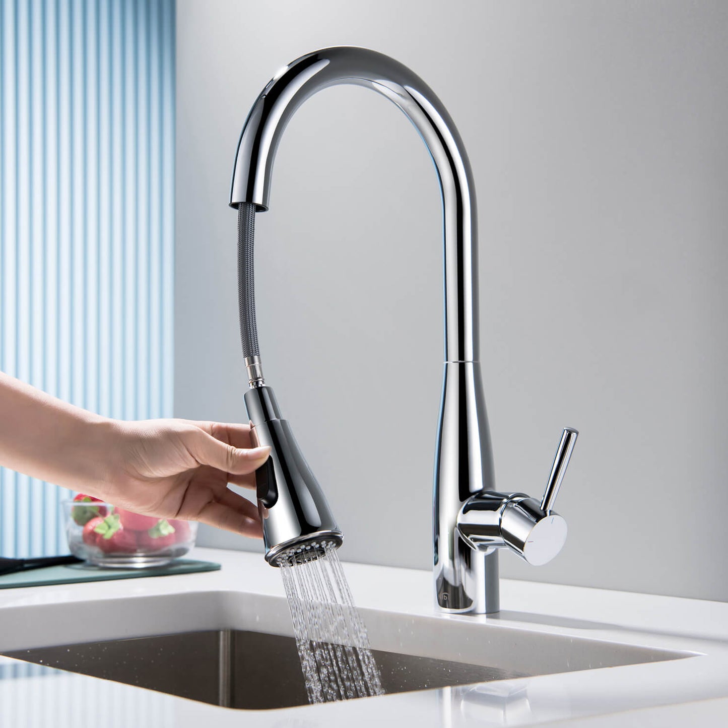 Modern Single Handle Pull-Down Kitchen Faucet with Magnetic Spray KF14101