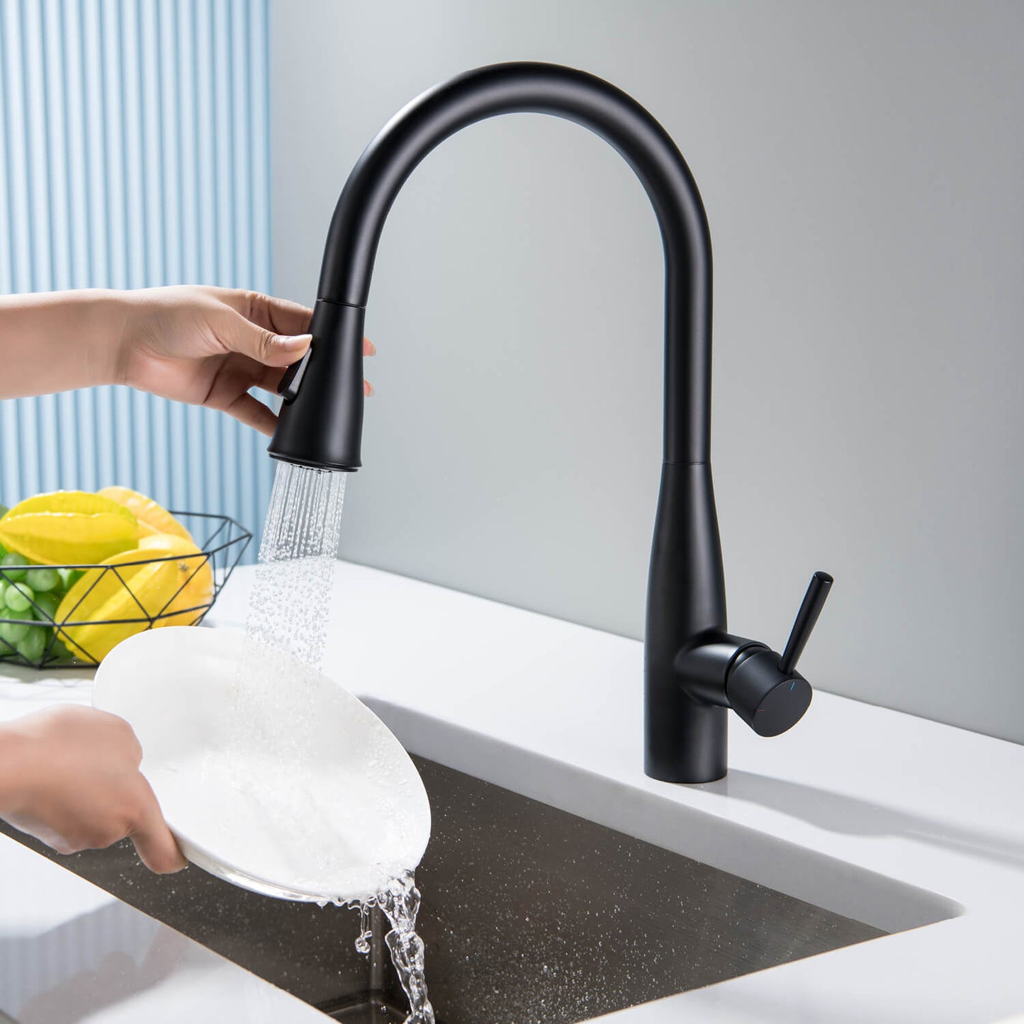 Modern Single Handle Pull-Down Kitchen Faucet with Magnetic Spray KF14101