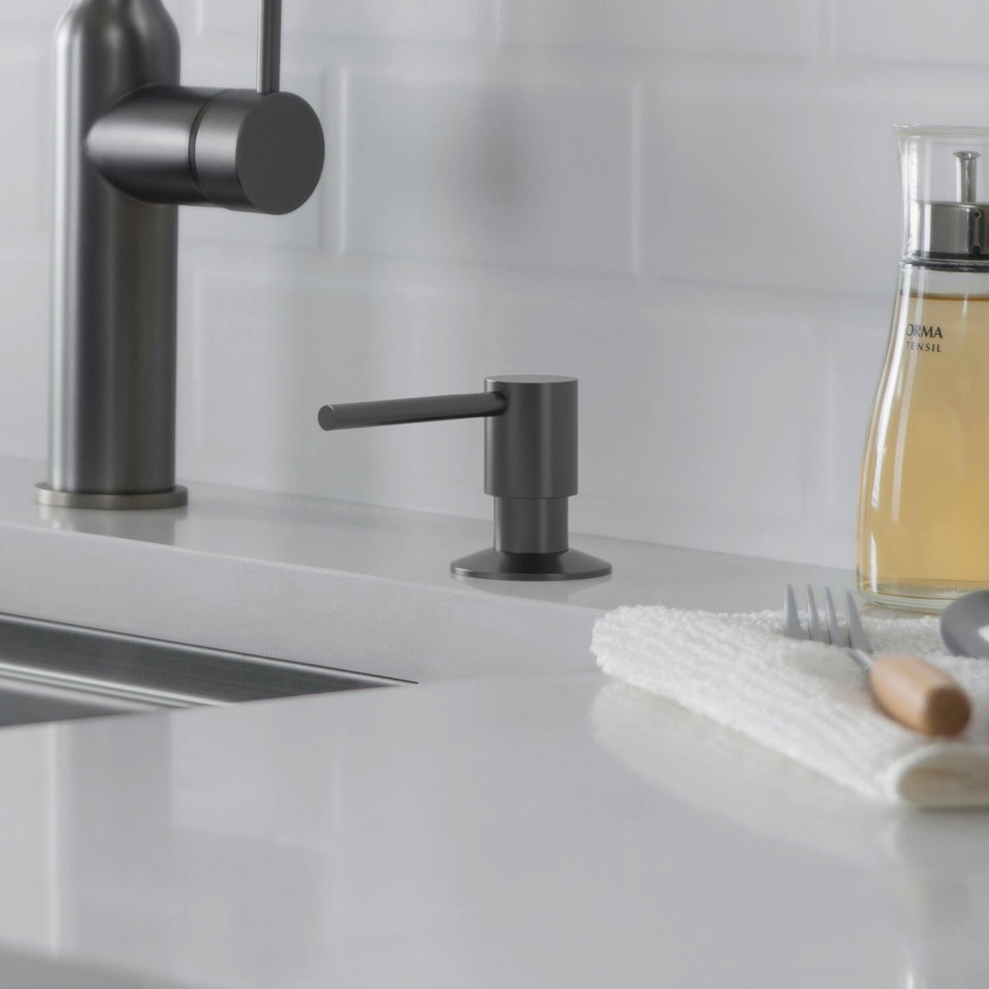 Durable Brass Kitchen Soap Dispenser with Top-Fill Design SD02