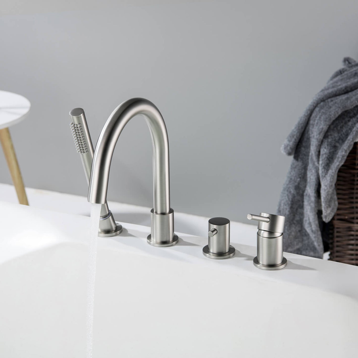 Circular 4-holes Desk mounted Bathtub Faucet with brass hand shower TF0902015